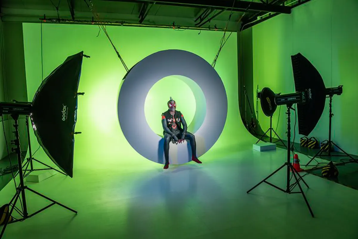 Cyclorama wall with lighting rig