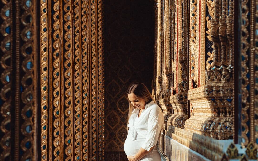 Cultural Charm: Incorporating Traditional Thai Elements into Maternity Photography