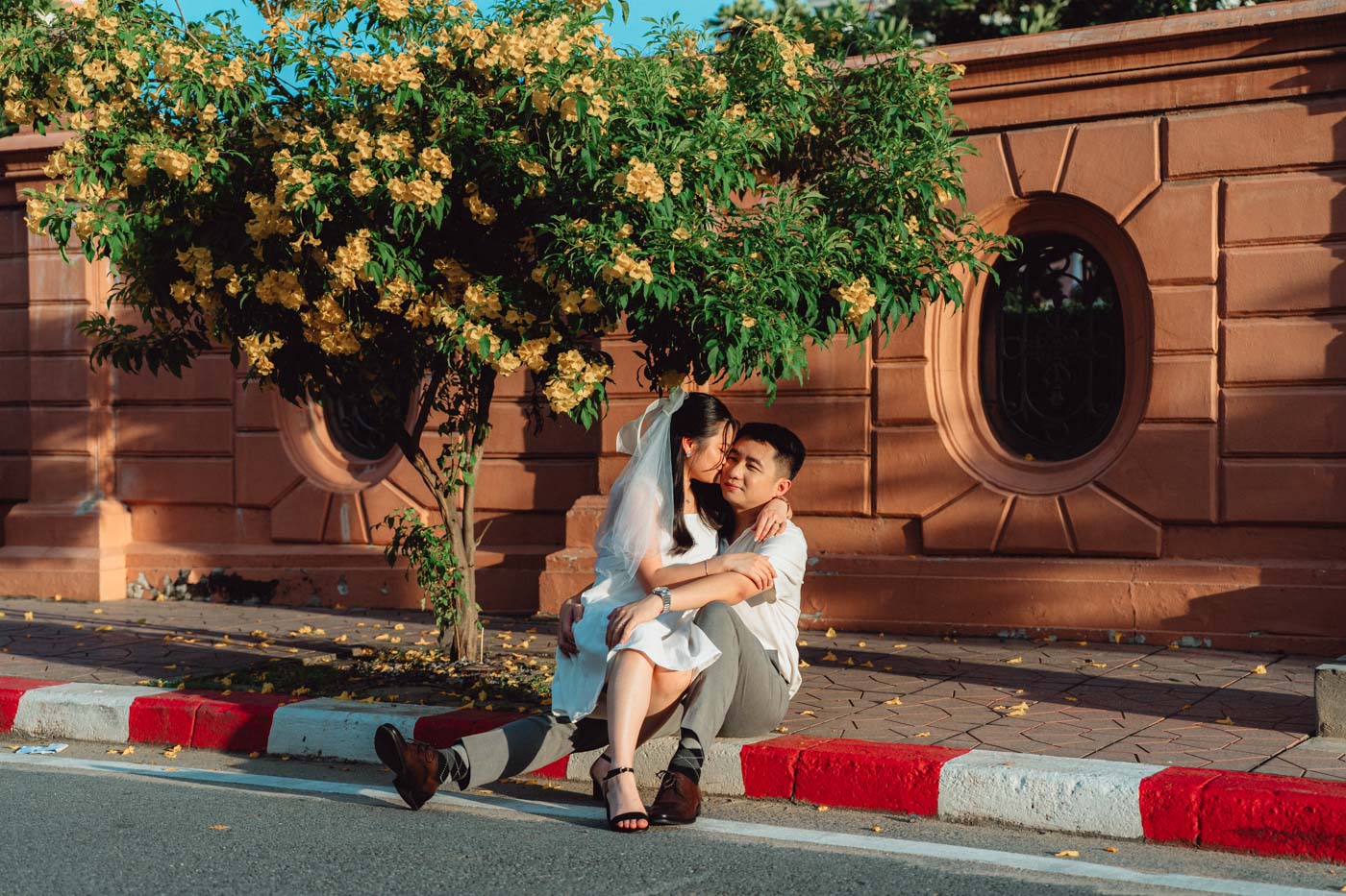 Pre-wedding Bangkok editorial street Song Wat Road