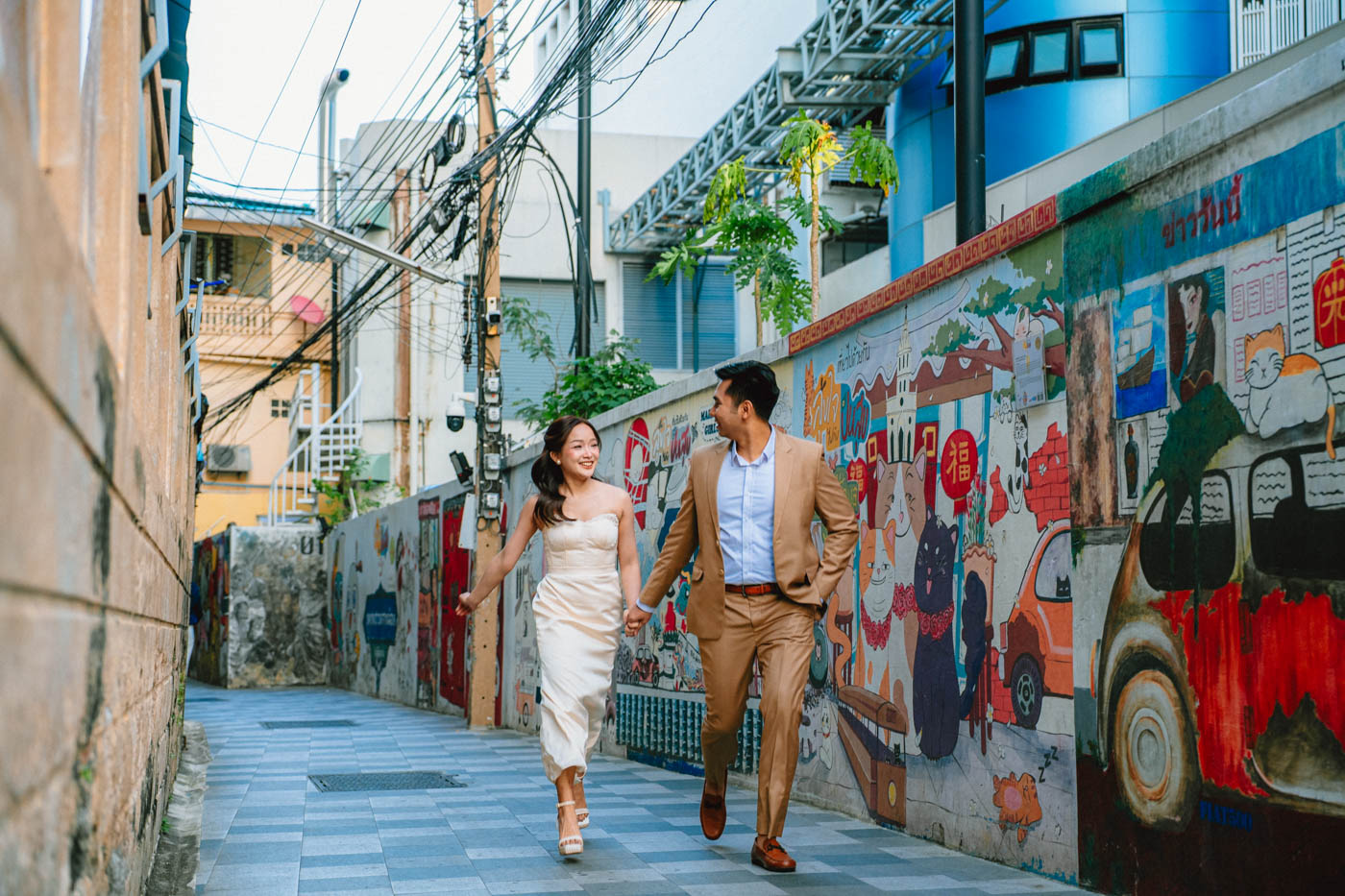 Pre-wedding photo Bangkok riverside Wat Arun sunset