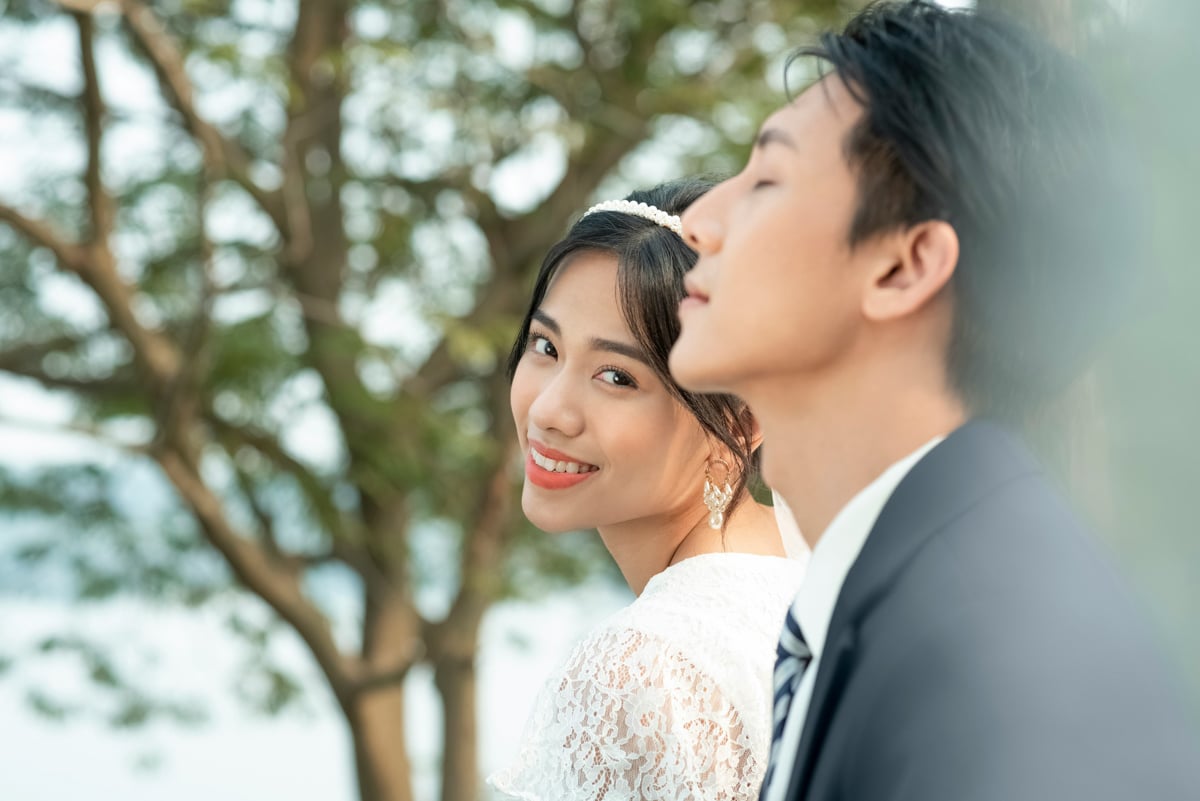 Natural candid moment captured at a Bangkok wedding by Lukfoto