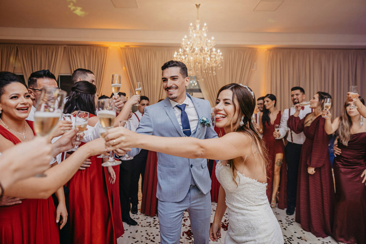 Couple viewing their finished wedding photos delivered by Lukfoto