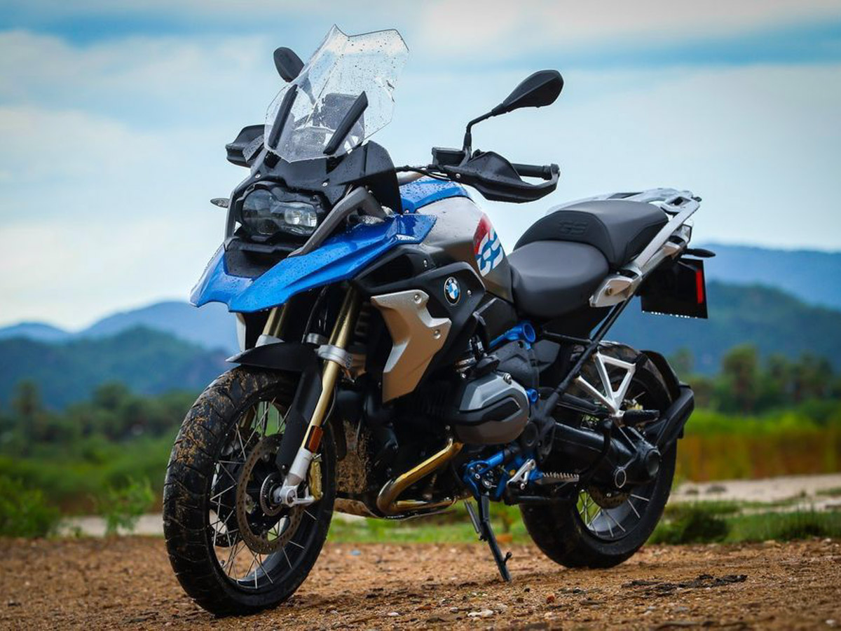 BMW GS 1200 Adventure white black blue