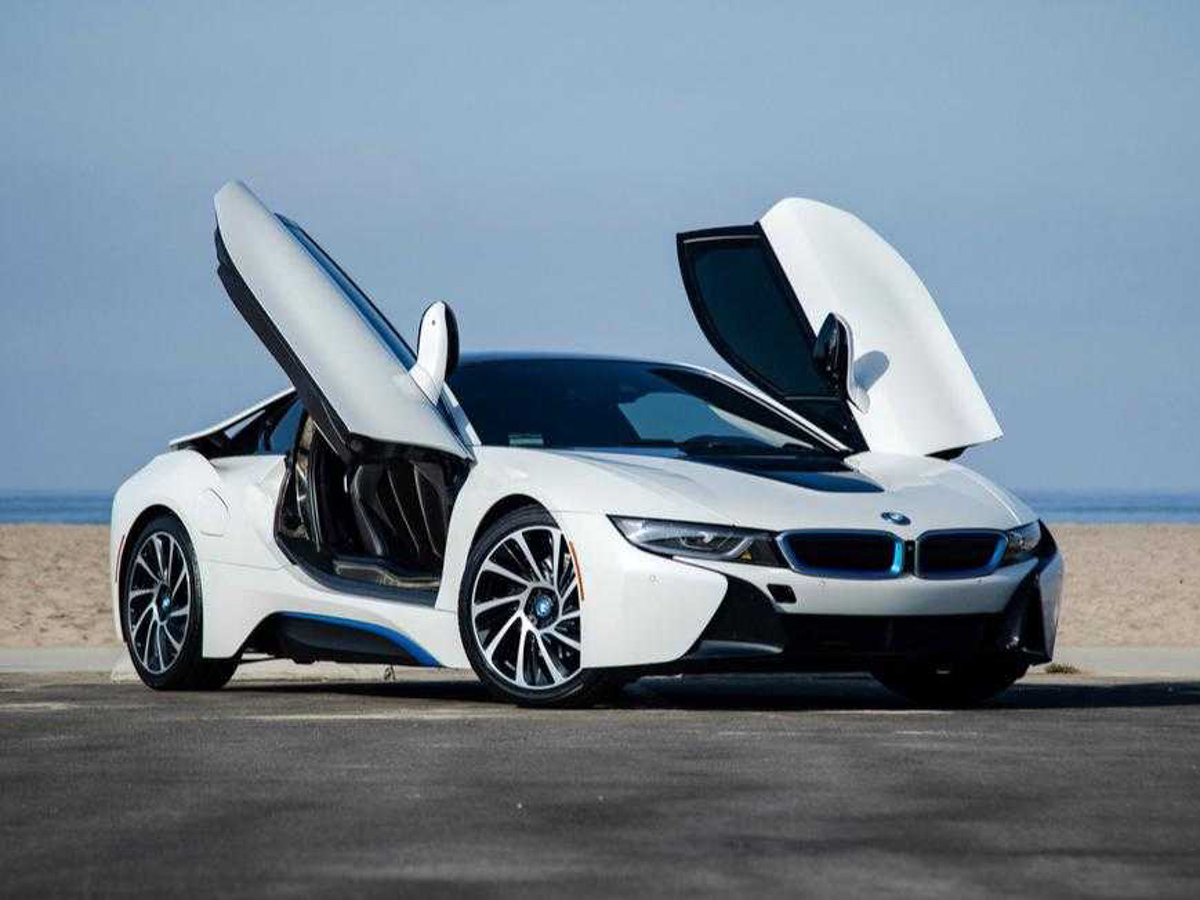 BMW i8 Coupe white