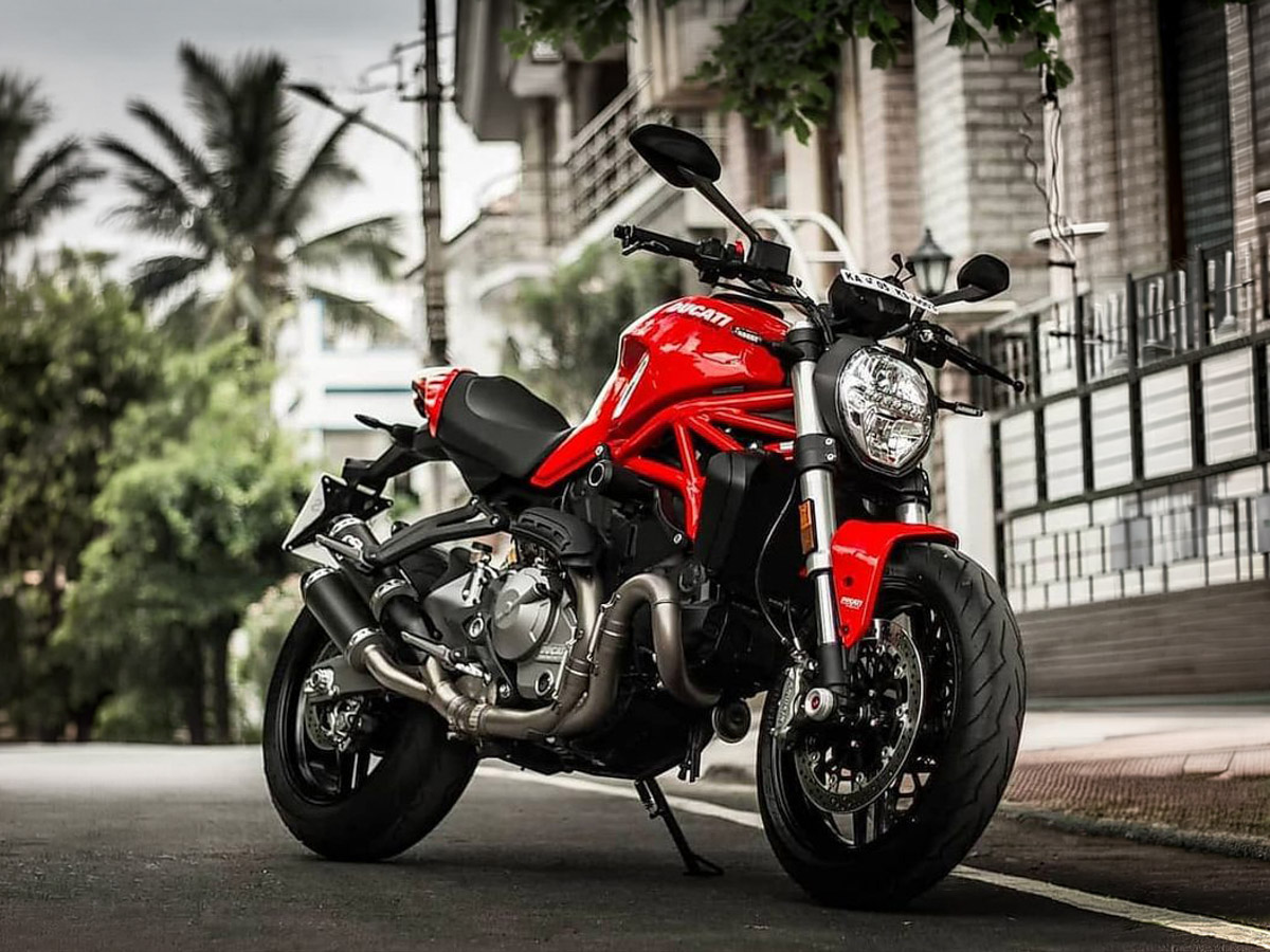 Ducati Monster 821 red