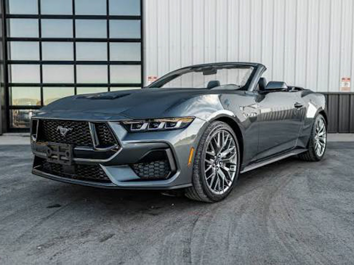 Ford Mustang Convertible gunmetal gray