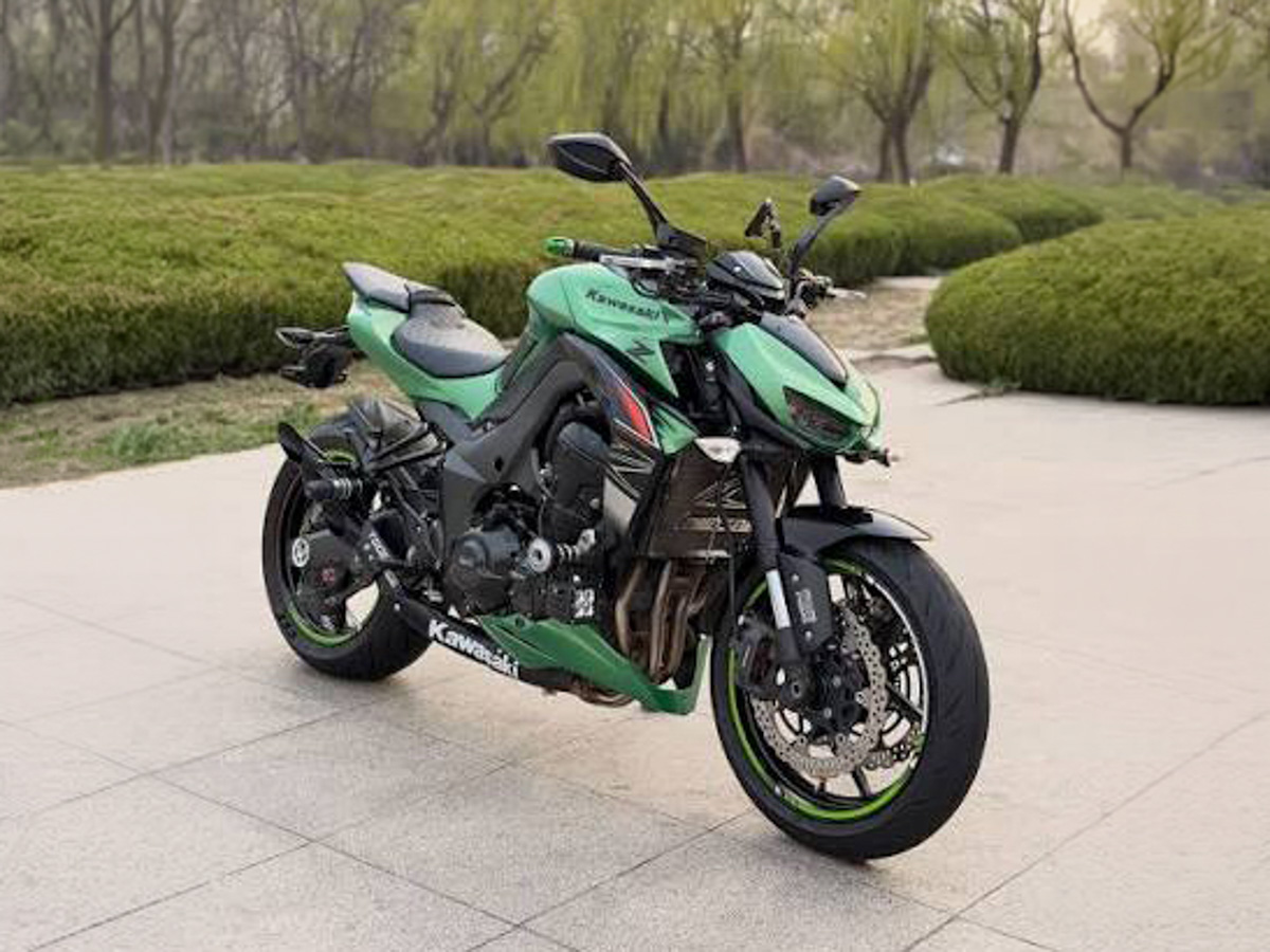 Kawasaki Z1000 ABS green black