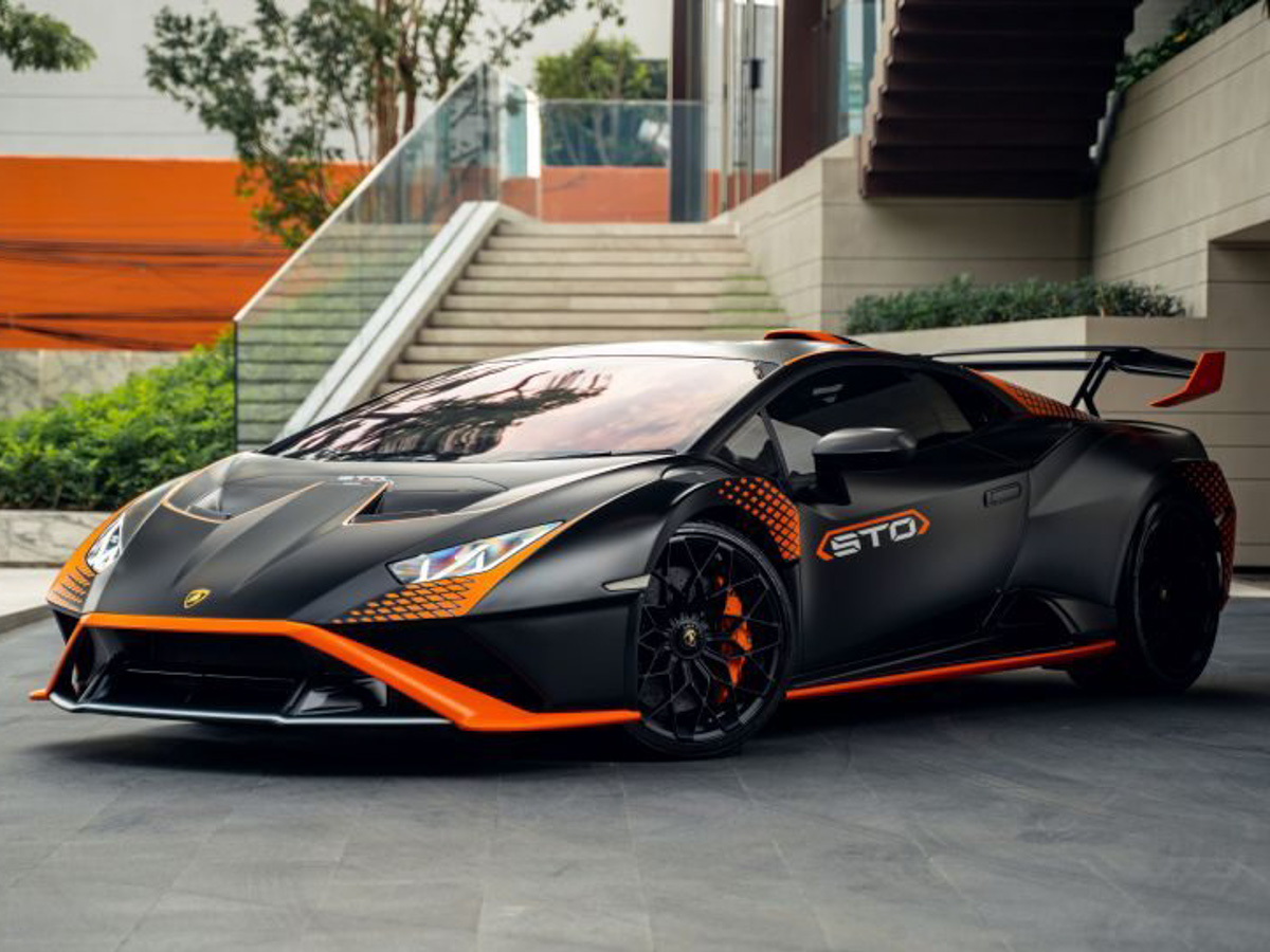 Lamborghini Huracan STO matte black orange