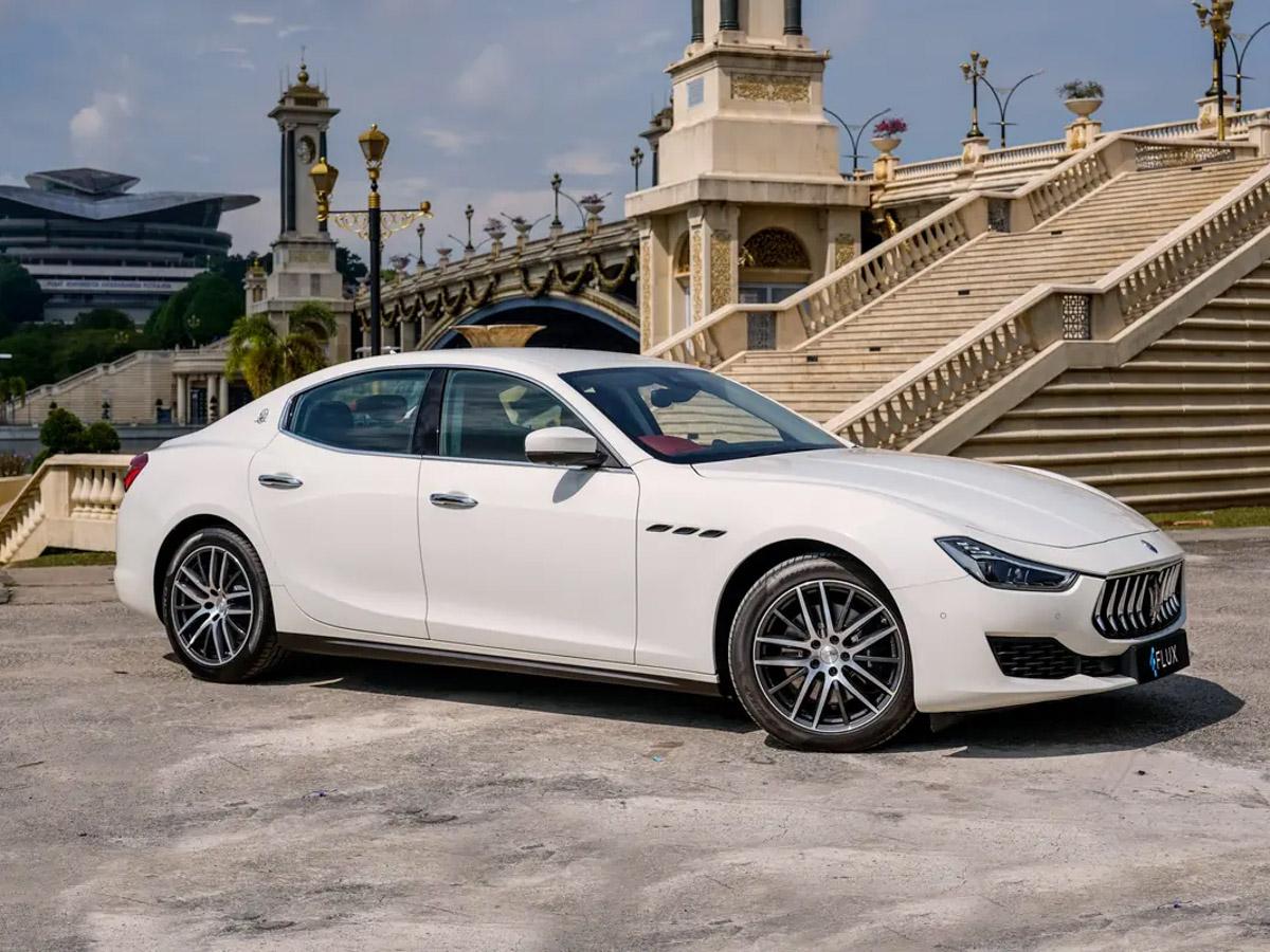 Maserati Ghibli V6 white