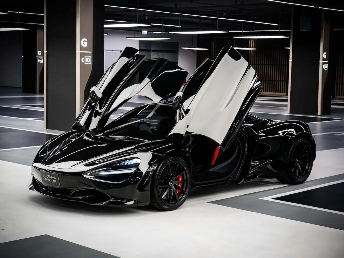 McLaren 720S black