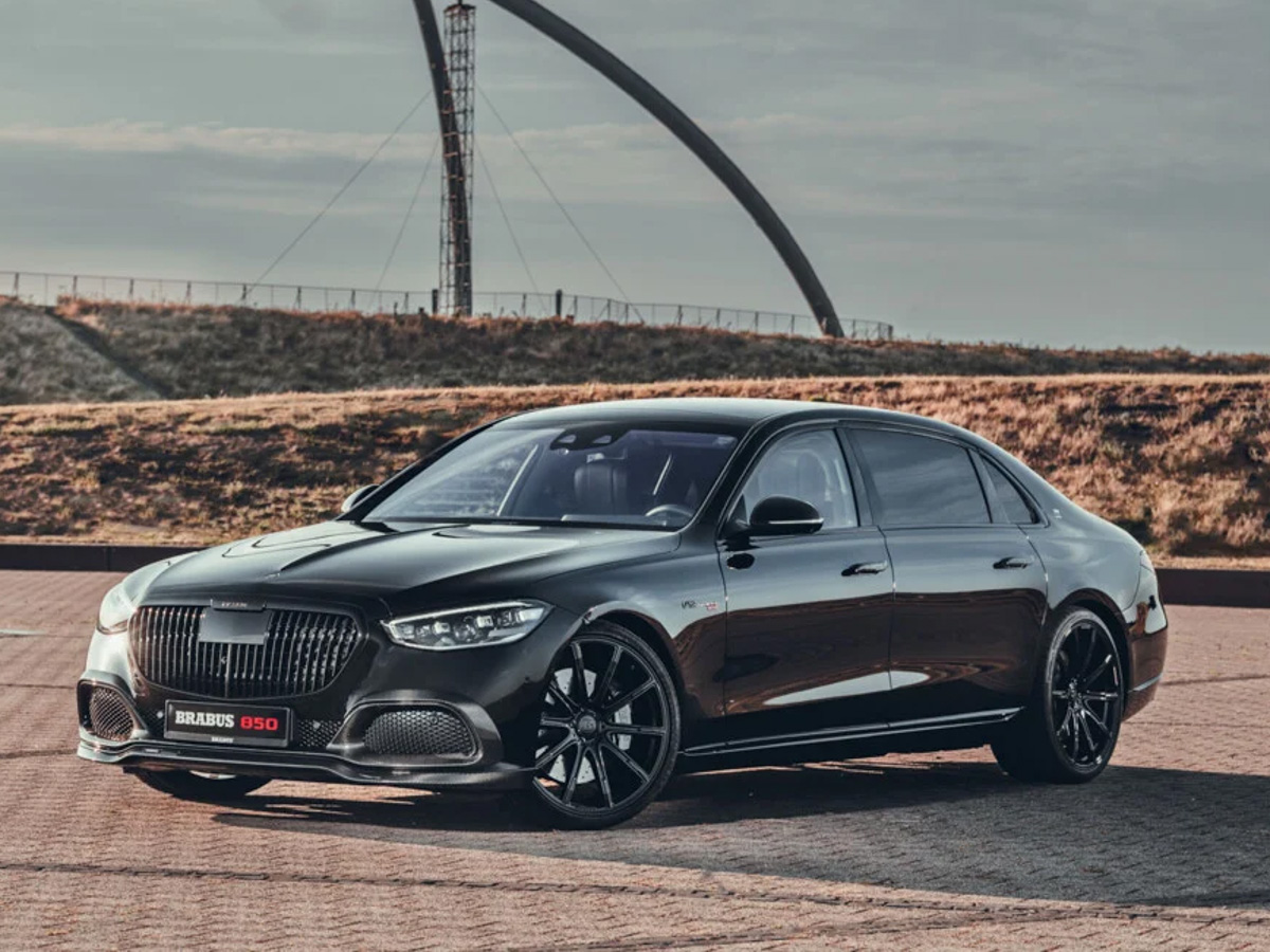 Mercedes Maybach S680 dark gray silver