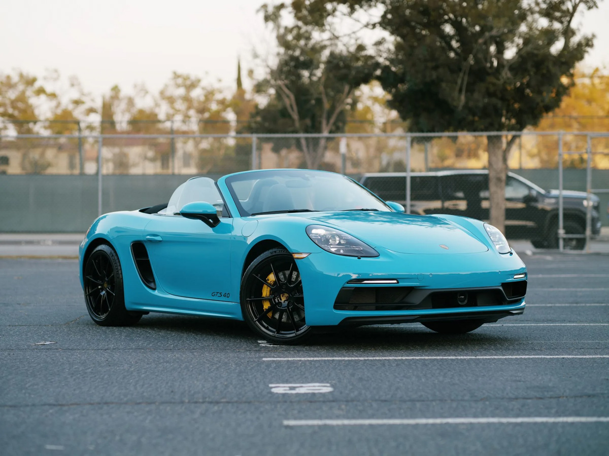 Porsche 718 Boxster sky blue