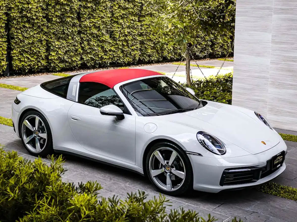Porsche 911 Targa 4 992 2024 white red top