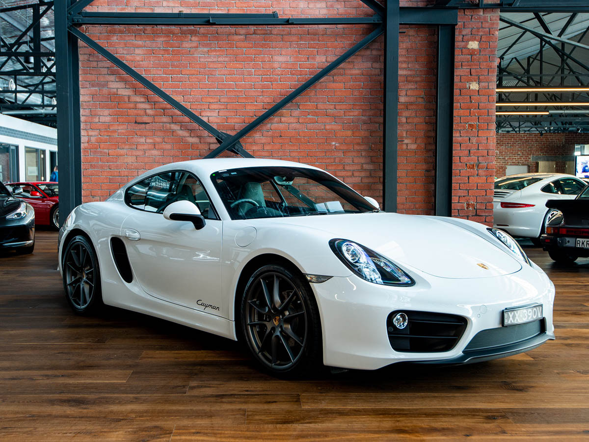 Porsche 981 Cayman white