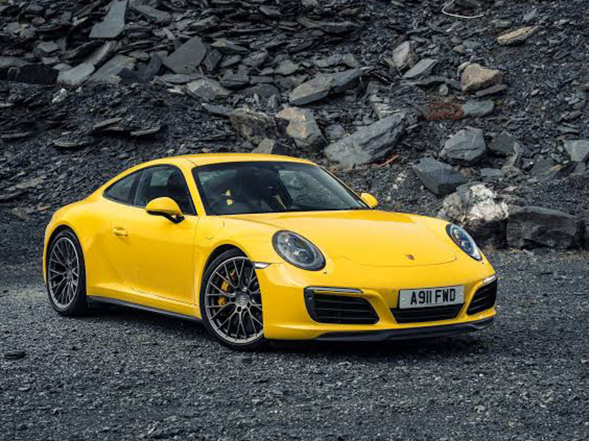 Porsche 992 Targa 4S yellow