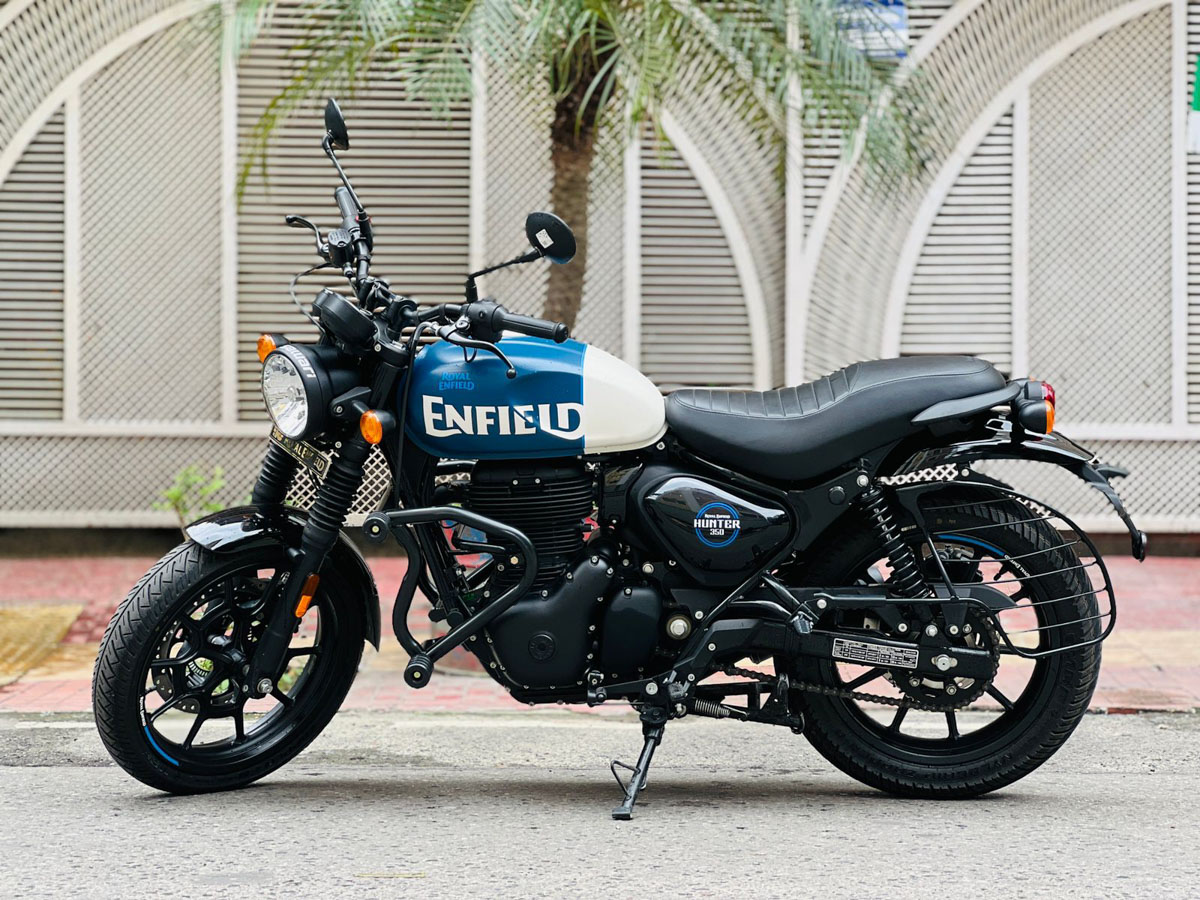 Royal Enfield Hunter 350 blue chrome
