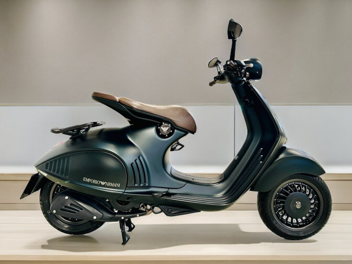 Vespa 946 Emporio Armani dark green