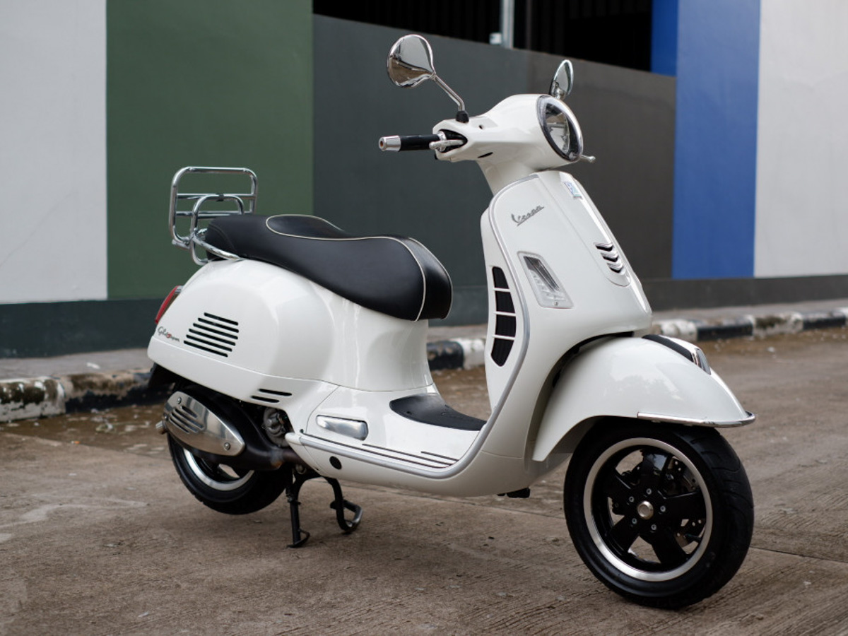 Vespa GTS 300cc Super white