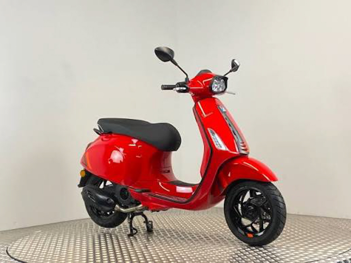 Vespa LT 125cc red