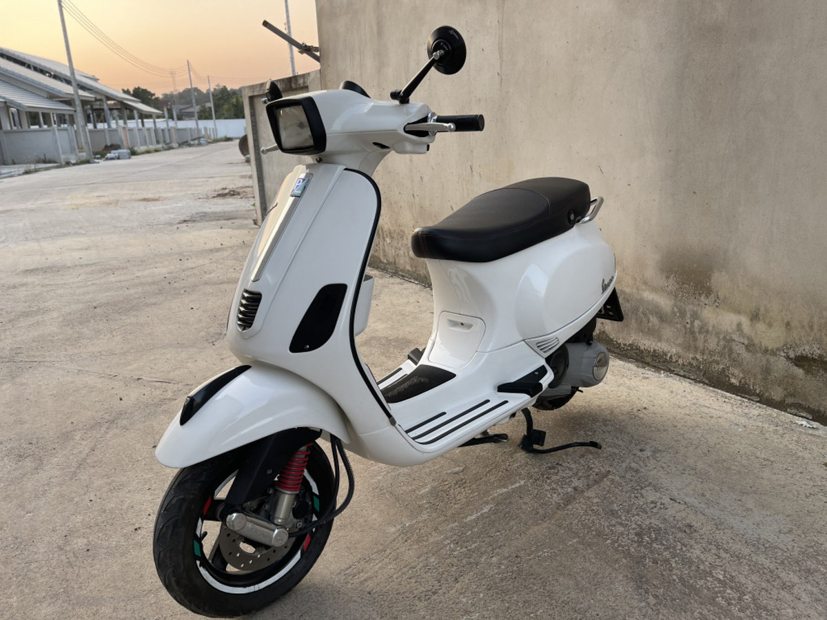 Vespa S 125cc Raduno Edition white