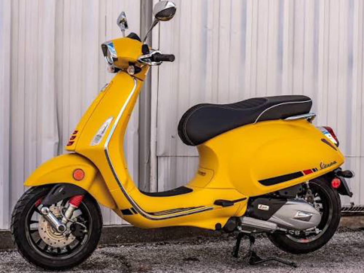 Vespa Sprint 150cc Veloce Series yellow