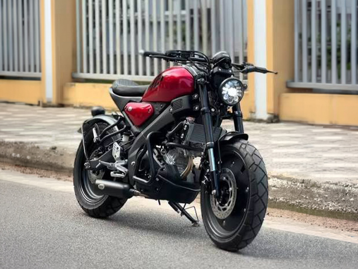 Yamaha XSR155 black red