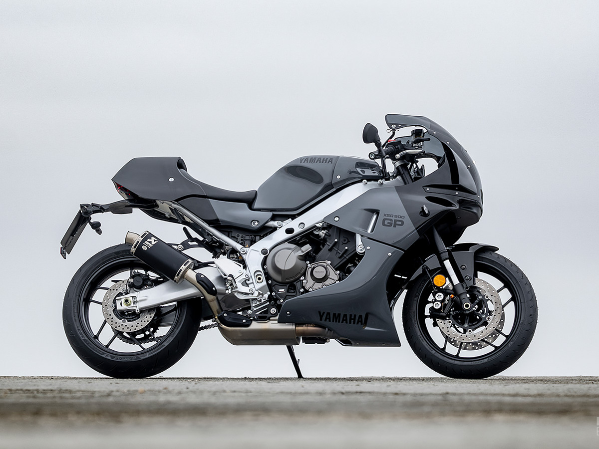 Yamaha XSR900 gray black